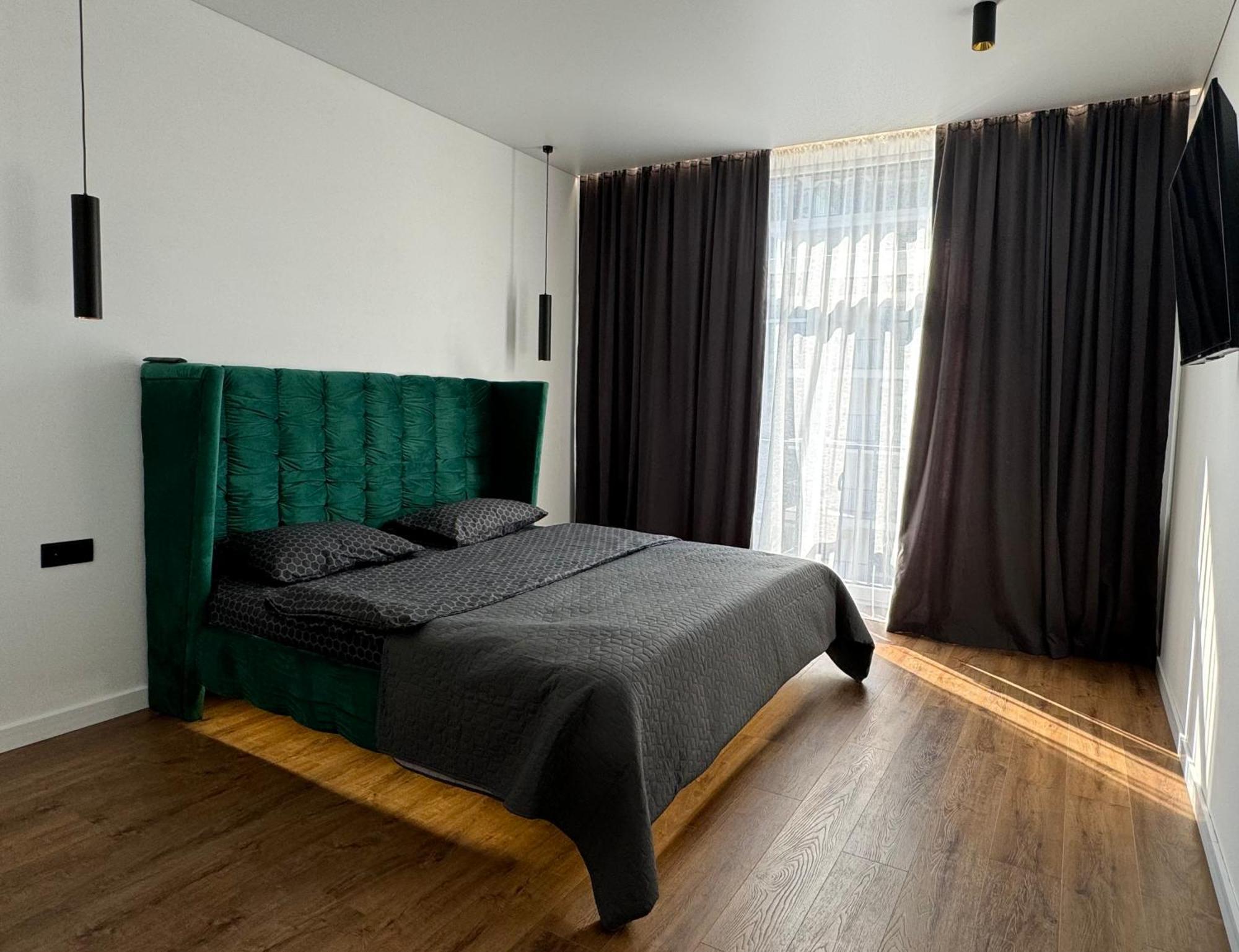 Crystal & Parkland Apartment Uzhhorod