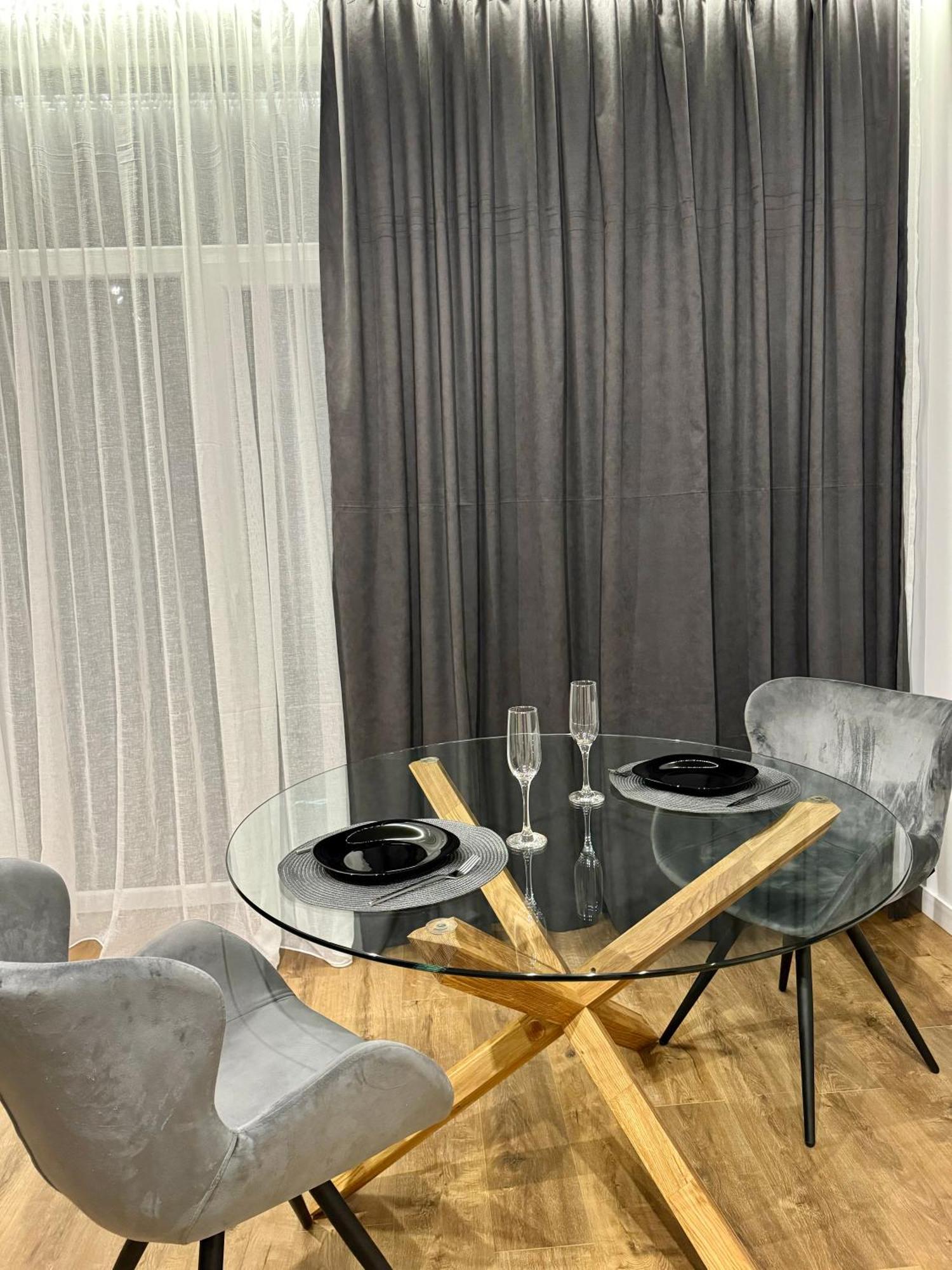 Crystal & Parkland Apartment