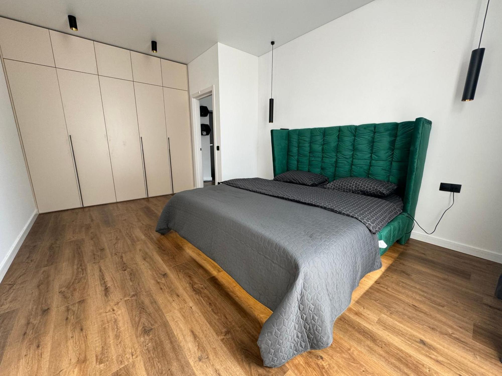 Apartment Crystal & Parkland