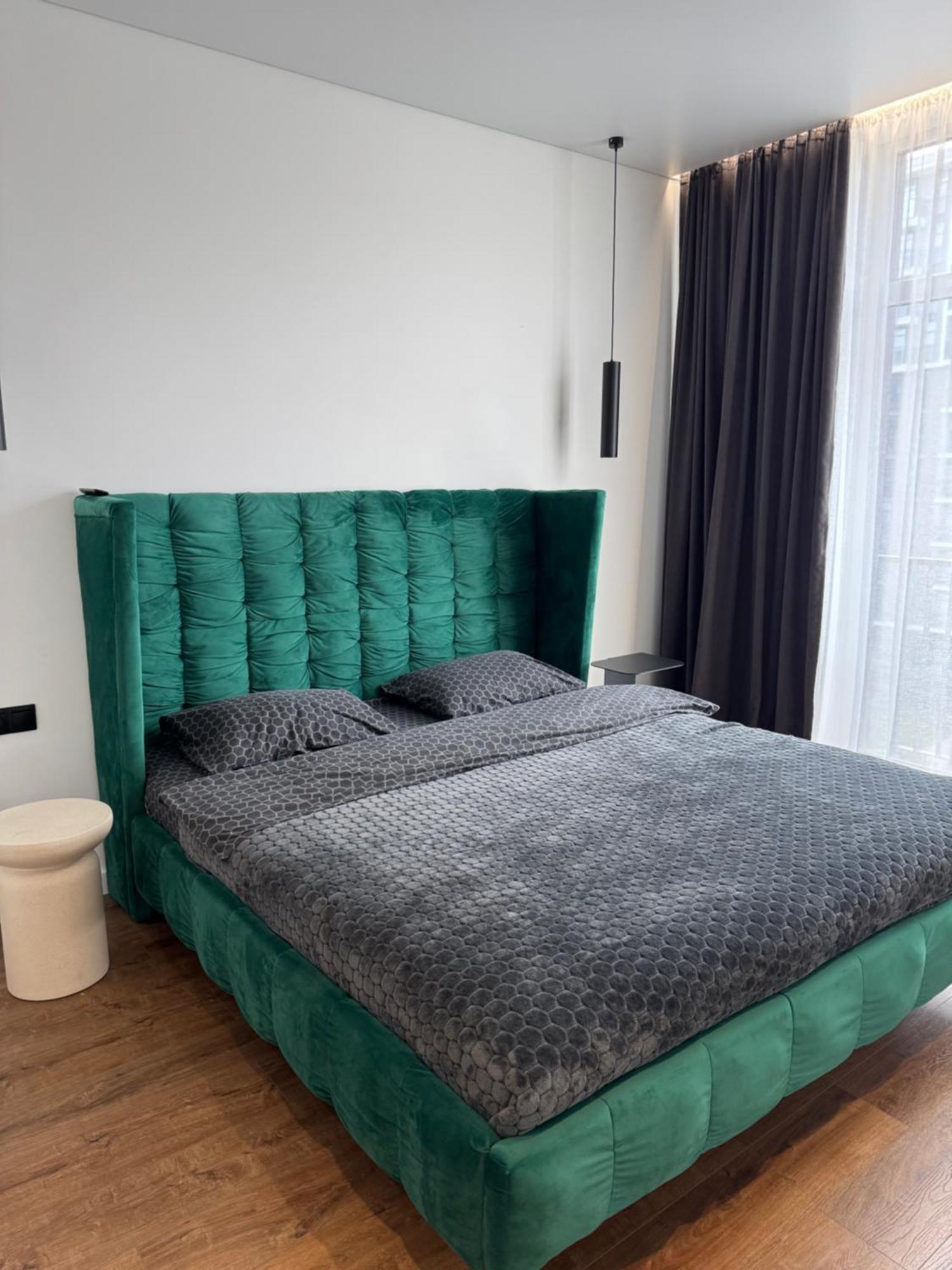Crystal & Parkland Apartment